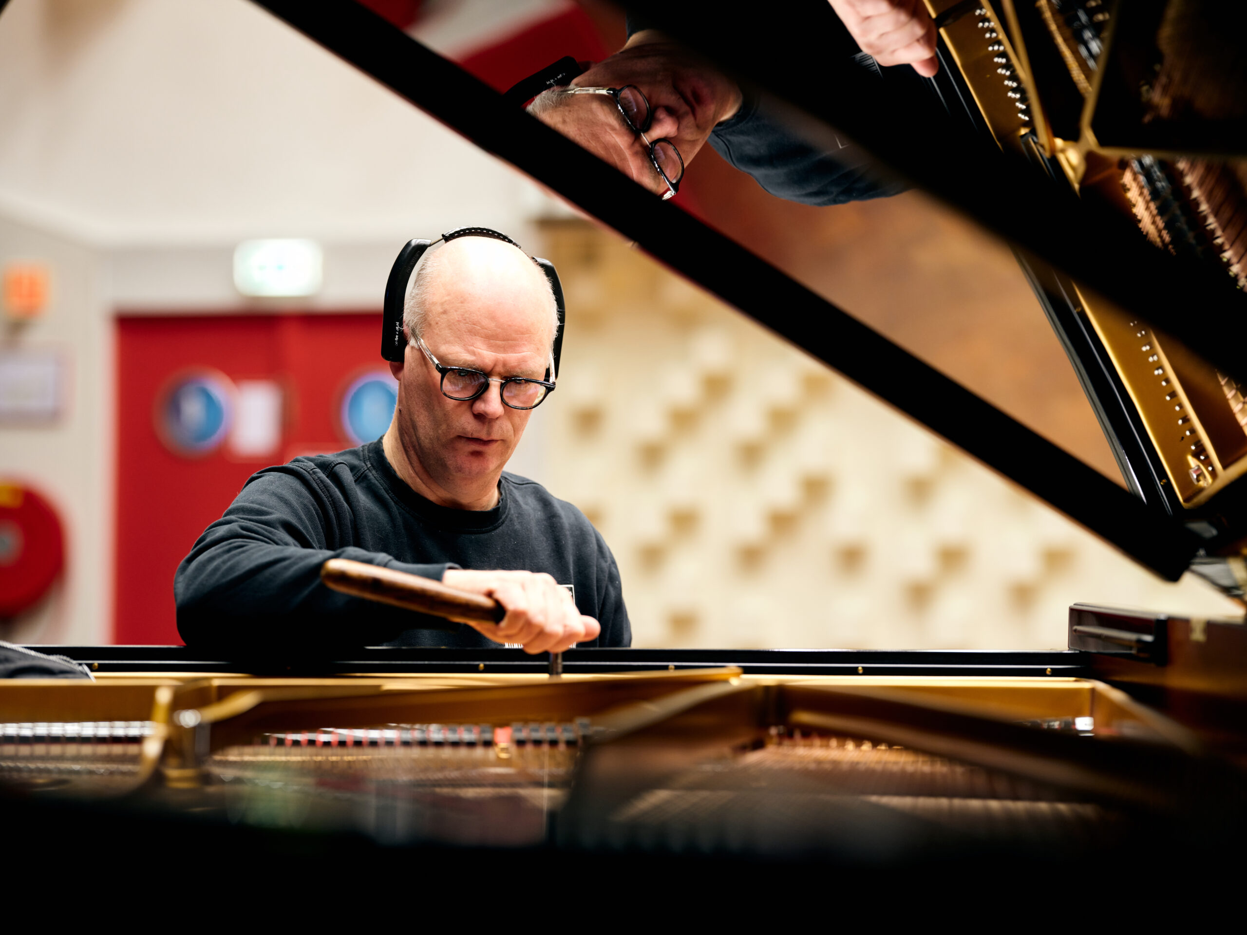 Charles Rademaker, piano technician, at Muziekcentrum van de Omroep (MCO) Studio 1